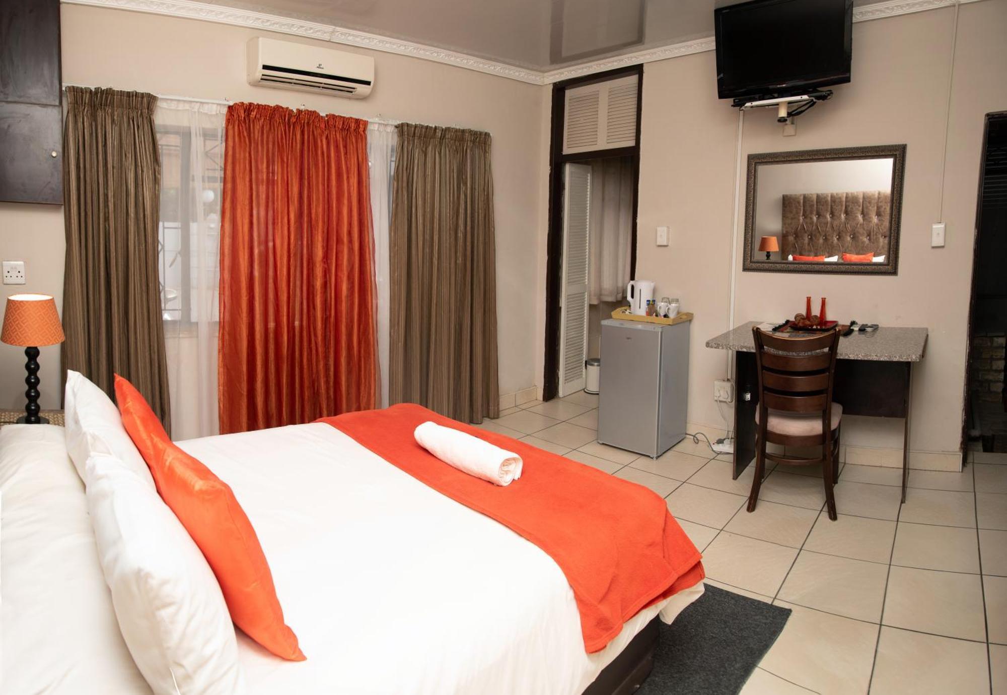 Gold Guest & Conference Bed & Breakfast Welkom Bagian luar foto