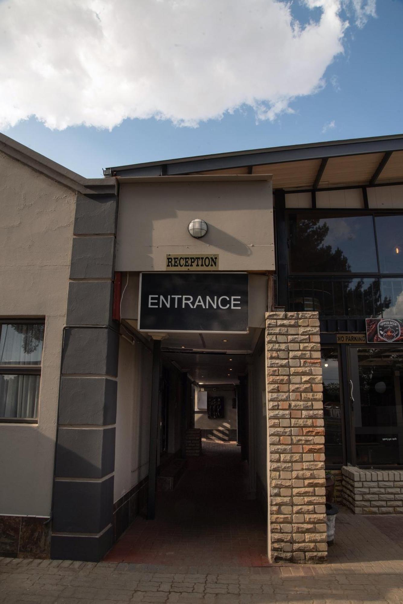 Gold Guest & Conference Bed & Breakfast Welkom Bagian luar foto